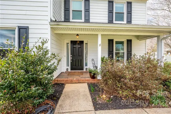 8708 Fieldgate DR, Charlotte, NC 28277