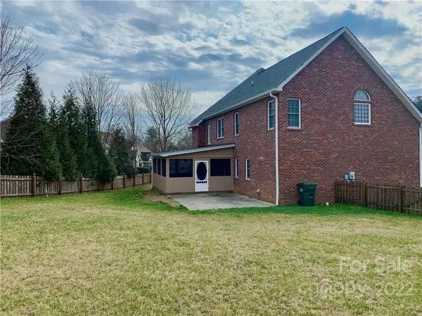 3106 18th ST NE #106/, Hickory, NC 28601