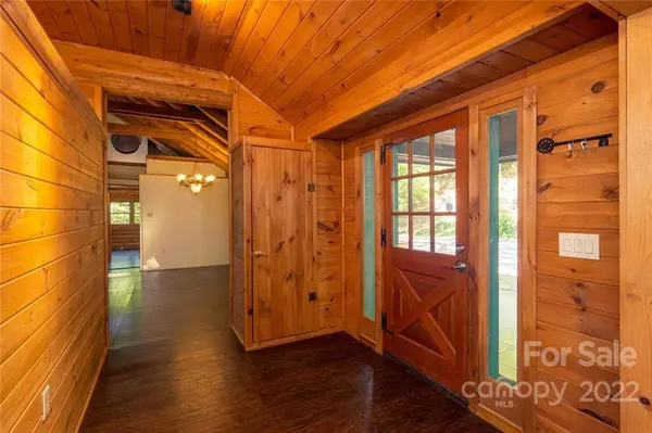 40 Laurie LN, Asheville, NC 28806