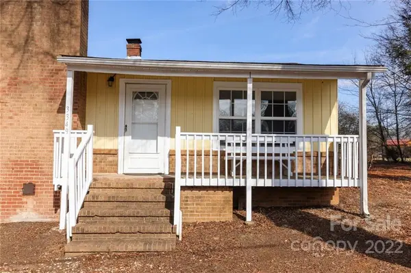 3349 40th Avenue PL NE, Hickory, NC 28601