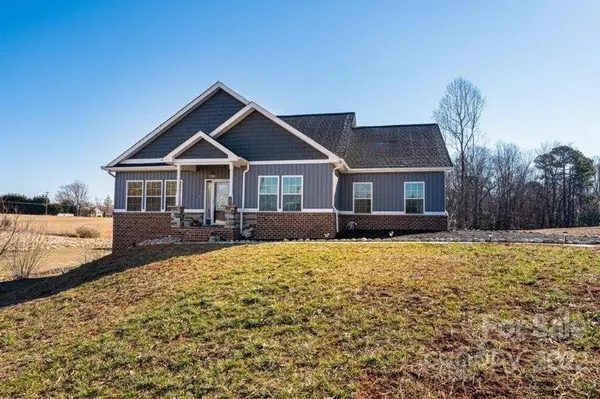 111 Pinewood RD, Granite Falls, NC 28630