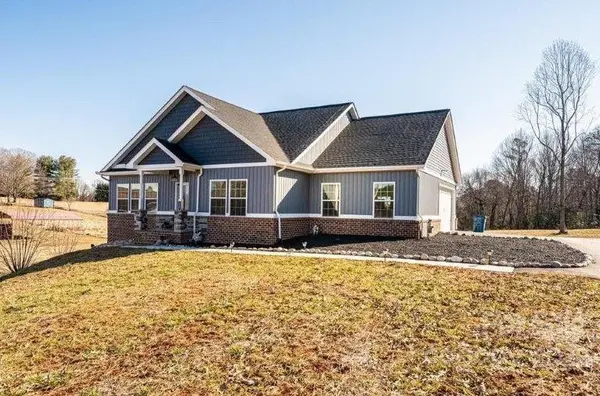 111 Pinewood RD, Granite Falls, NC 28630