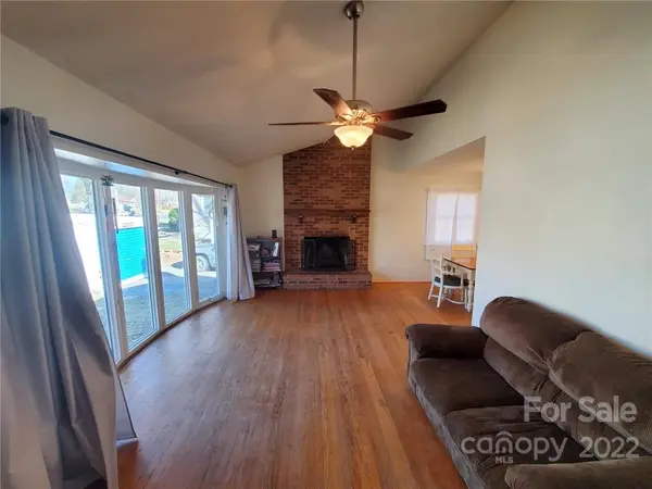 107 E K ST, Newton, NC 28658