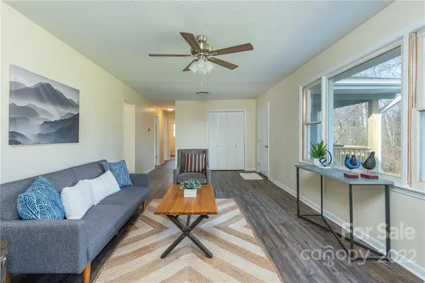 31 Etowah School RD, Etowah, NC 28729