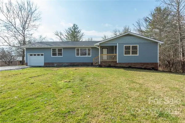 31 Etowah School RD, Etowah, NC 28729