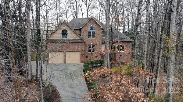 47 Honeysuckle Woods, Lake Wylie, SC 29710