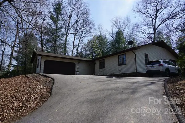 55 Greenland PATH, Mills River, NC 28759