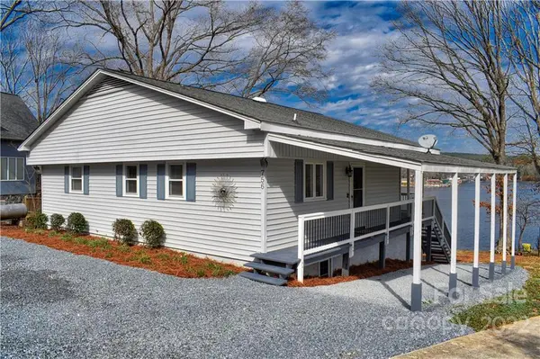 756 Lake Forest DR, Badin Lake, NC 28127