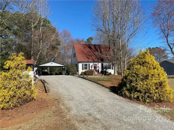 3306 Dallas Cherryville HWY, Dallas, NC 28034