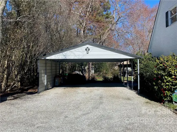 3306 Dallas Cherryville HWY, Dallas, NC 28034