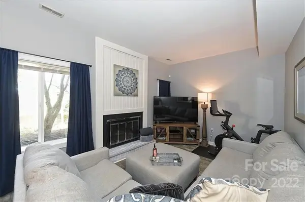 3213 Windbluff DR, Charlotte, NC 28277