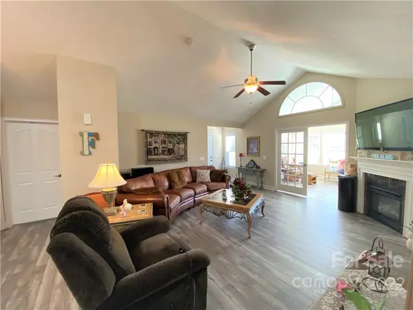 817 Wynnshire DR #B, Hickory, NC 28601