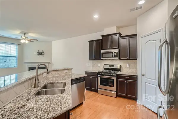 2721 Sawbridge LN, Gastonia, NC 28056