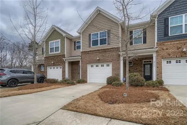 2721 Sawbridge LN, Gastonia, NC 28056