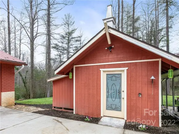 1228 Ransier DR, Hendersonville, NC 28739