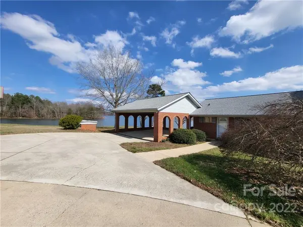 1036 Lake Vista LN, Taylorsville, NC 28681