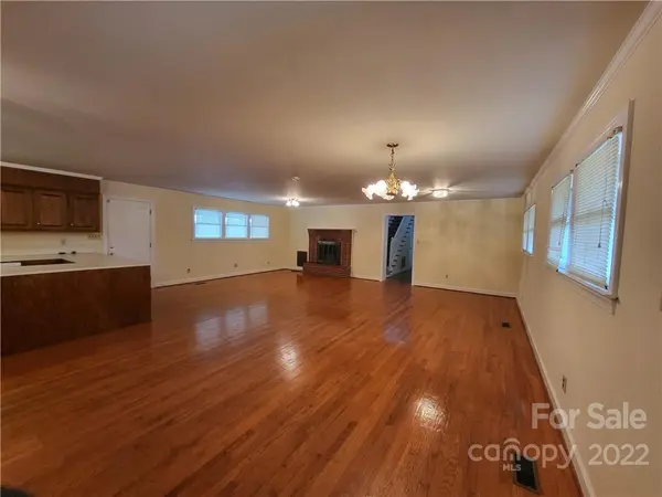 1036 Lake Vista LN, Taylorsville, NC 28681