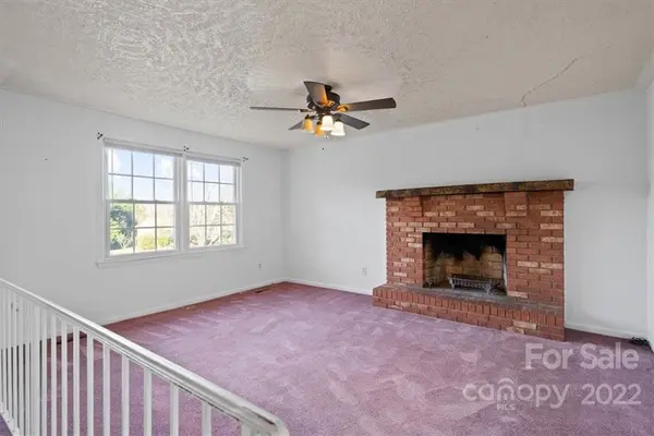 2044 Shangri La LN, Conover, NC 28613