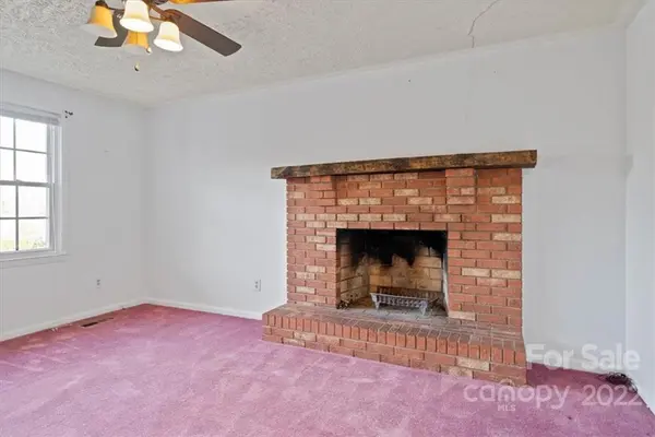 2044 Shangri La LN, Conover, NC 28613