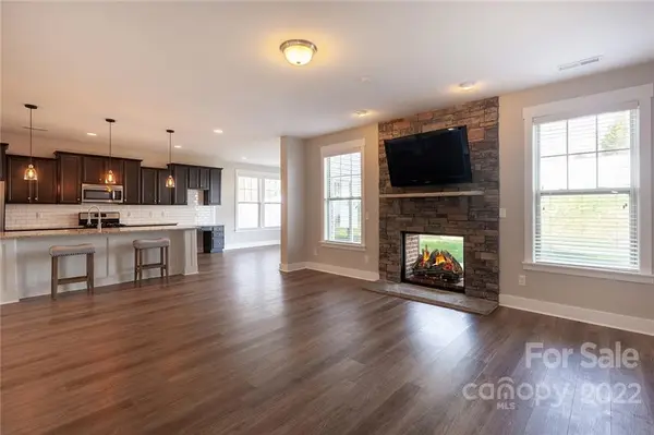 10007 Michael Crossing DR, Charlotte, NC 28213
