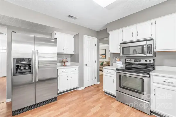 2626 Willowdale LN, Matthews, NC 28105