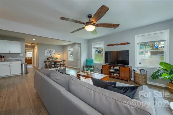 111 Shadowlawn DR, Asheville, NC 28806