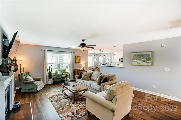 8125 Rolling Meadows LN, Huntersville, NC 28078