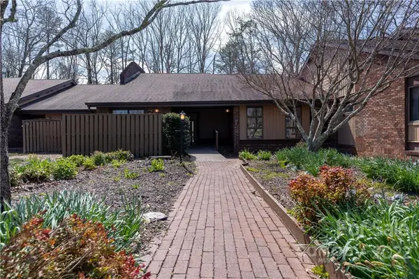 17 Moland DR #C, Etowah, NC 28729