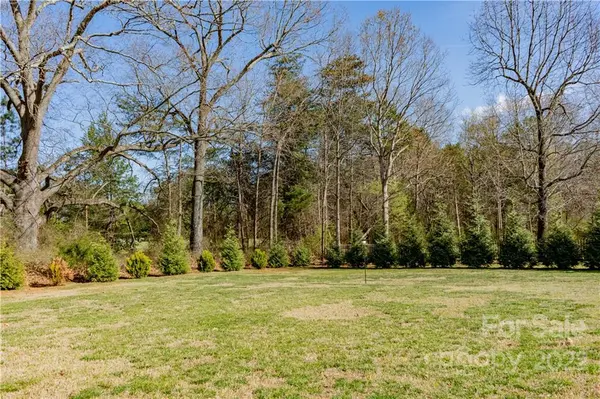 1820 Woodleaf CT, Conover, NC 28613