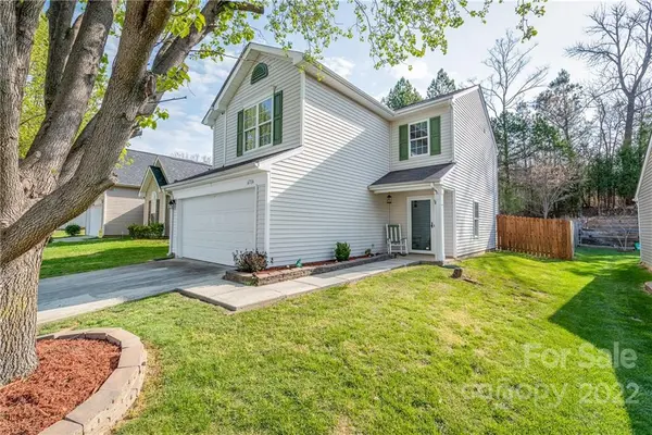 6716 Commack DR, Charlotte, NC 28216