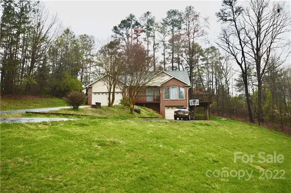 86 Sharon Valley DR, Hickory, NC 28601