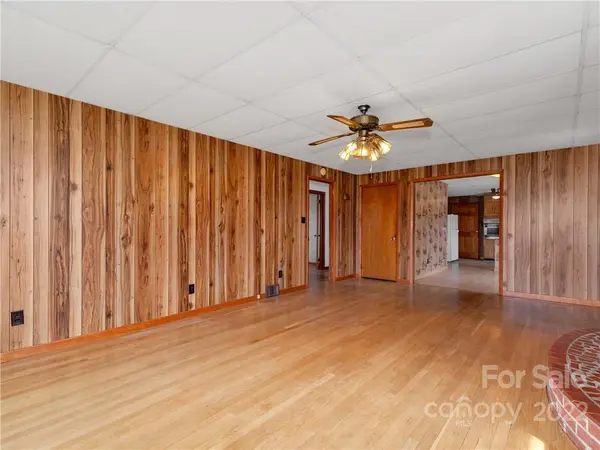23 Elm ST, Canton, NC 28716