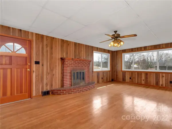 23 Elm ST, Canton, NC 28716