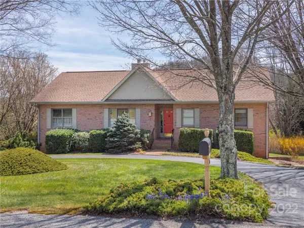 6 Rivoli BLVD, Hendersonville, NC 28739