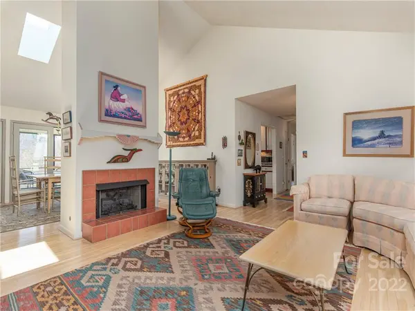 6 Rivoli BLVD, Hendersonville, NC 28739