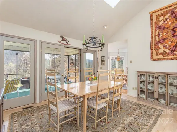 6 Rivoli BLVD, Hendersonville, NC 28739