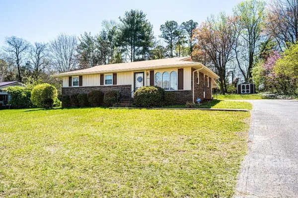 2420 22nd AVE NE, Hickory, NC 28601
