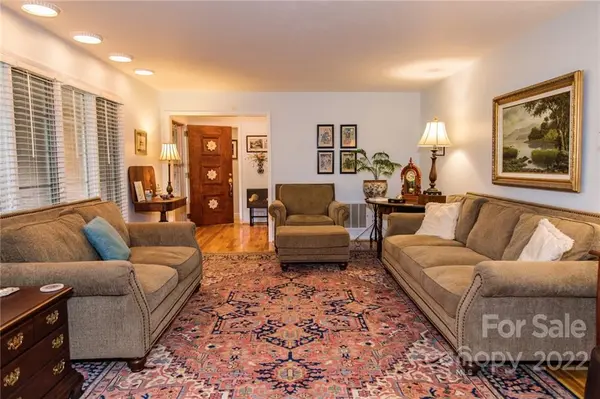 465 28th Avenue LN NE, Hickory, NC 28601