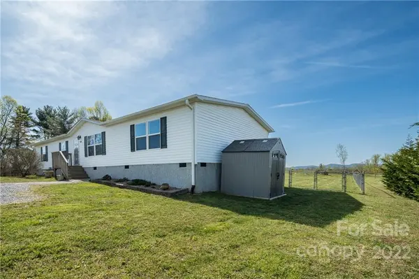 184 Albert DR, Flat Rock, NC 28731