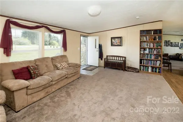 184 Albert DR, Flat Rock, NC 28731