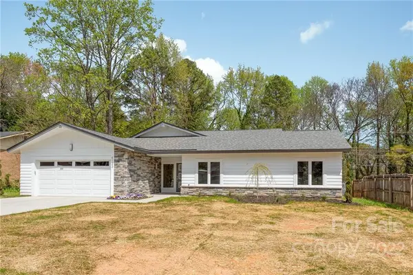 4133 Foxford PL, Charlotte, NC 28215