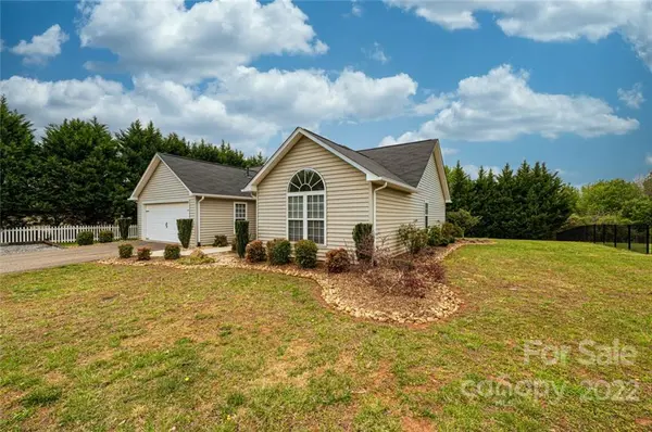 809 Constitution AVE, Newton, NC 28658