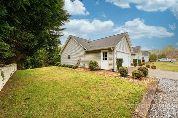809 Constitution AVE, Newton, NC 28658