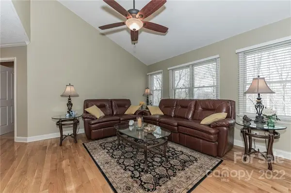1470 Billings DR, Hickory, NC 28602