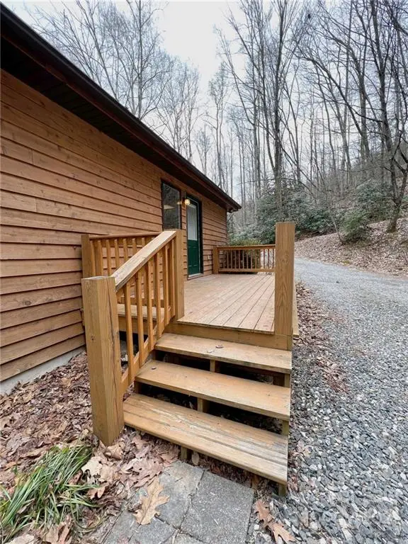 140 Treetops DR, Candler, NC 28715