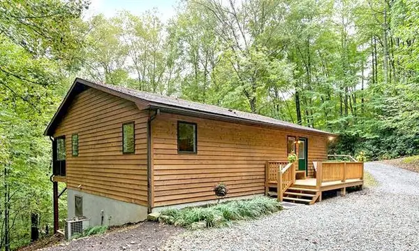 140 Treetops DR, Candler, NC 28715