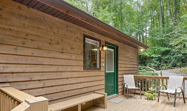 140 Treetops DR, Candler, NC 28715
