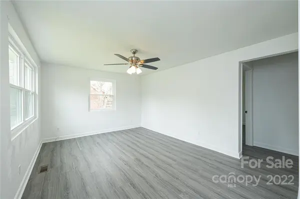 2705 W View ST, Hickory, NC 28601