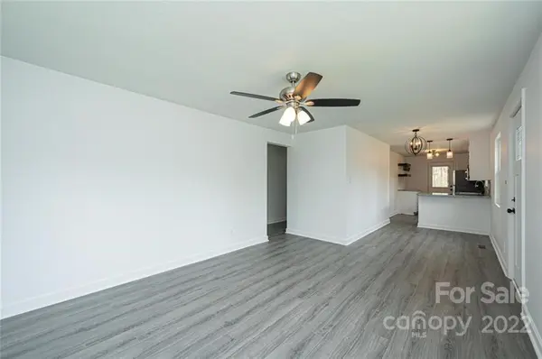 2705 W View ST, Hickory, NC 28601