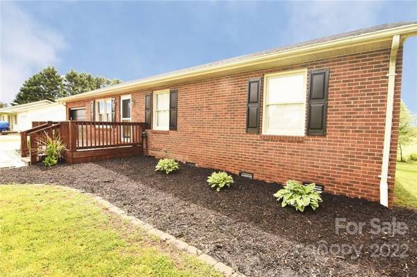 94 Dogwood Acres LN, Taylorsville, NC 28681